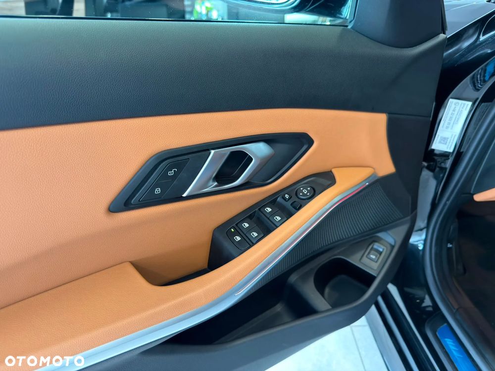 BMW Seria 3 318i M Sport - 21