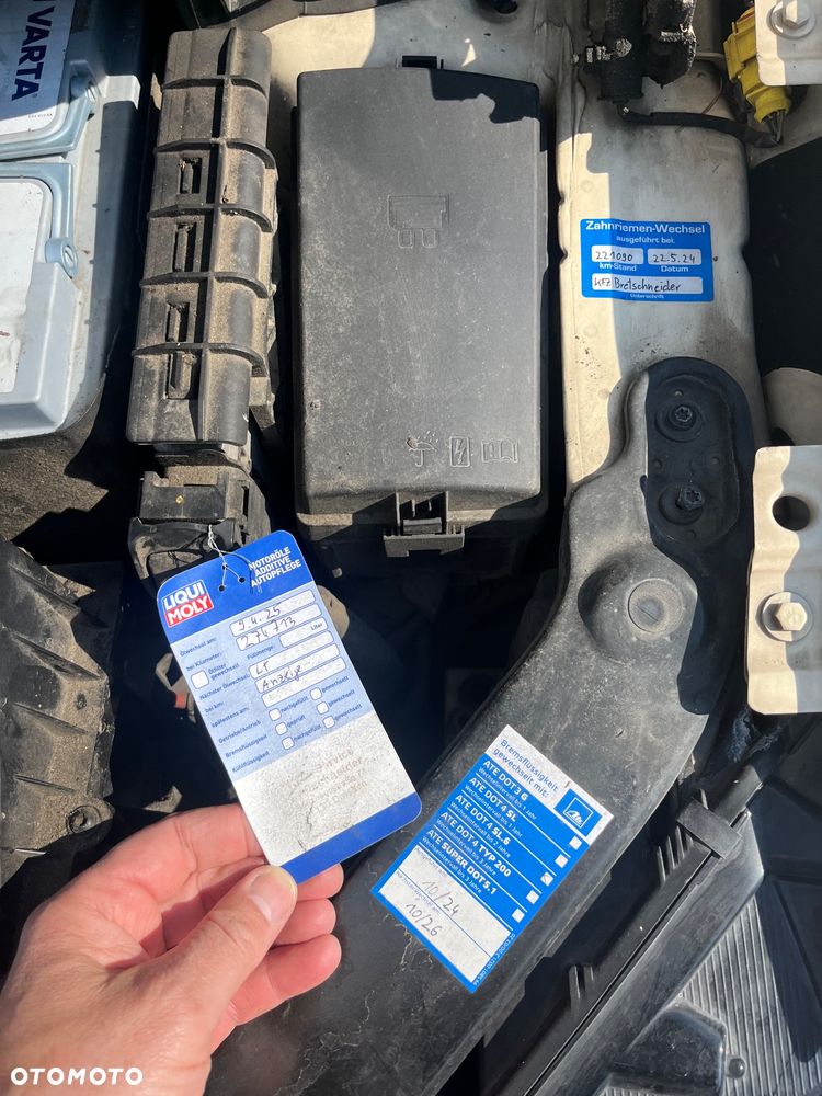 Volkswagen Touran 2.0 TDI SCR DSG Trendline - 25