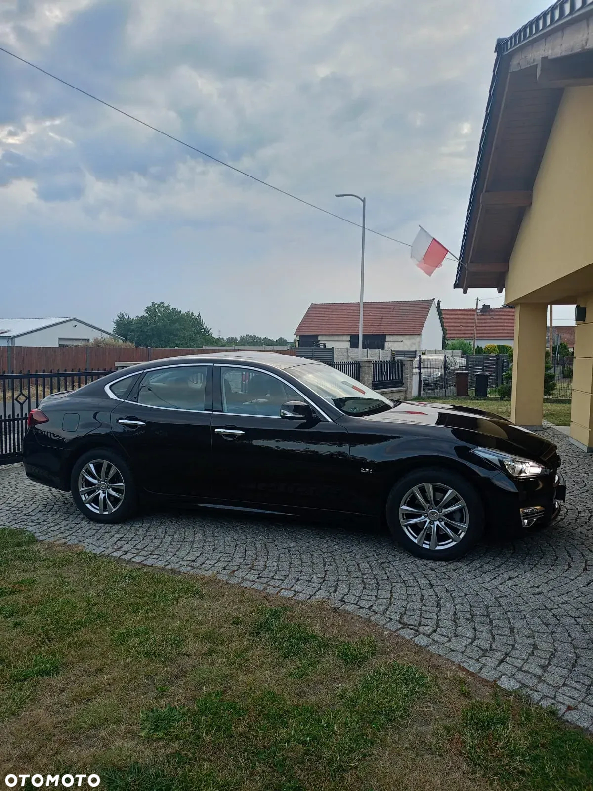 Infiniti Q70 2.2d - 4