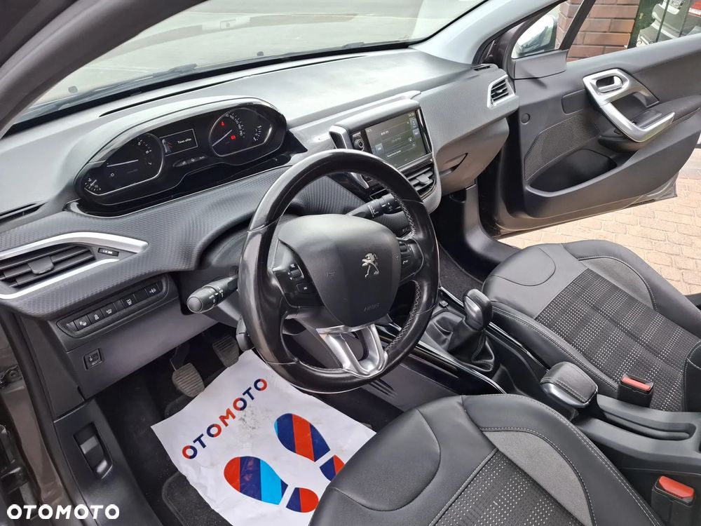 Peugeot 2008 1.2 Pure Tech Allure S&S - 13