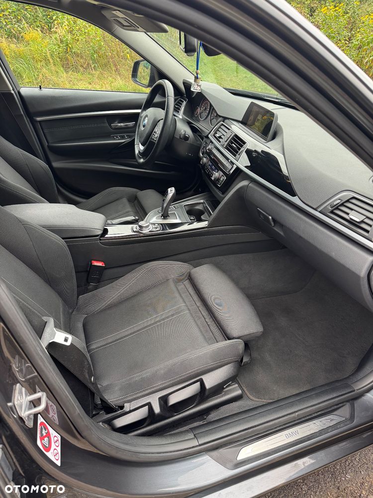 BMW Seria 3 320d Sport Line - 15