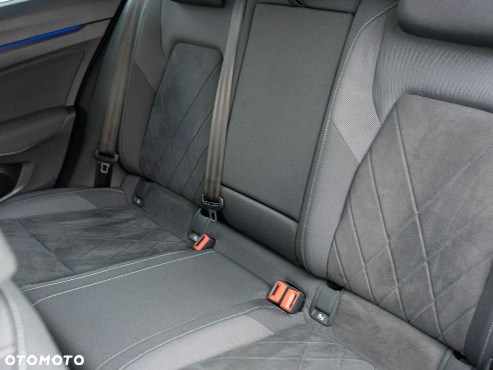 Volkswagen Golf 1.5 eTSI EVO Style DSG - 25