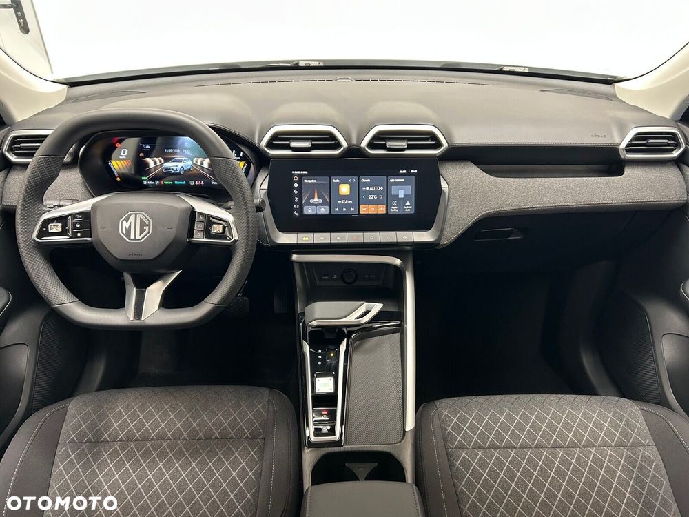 MG ZS Hybrid+ - 17
