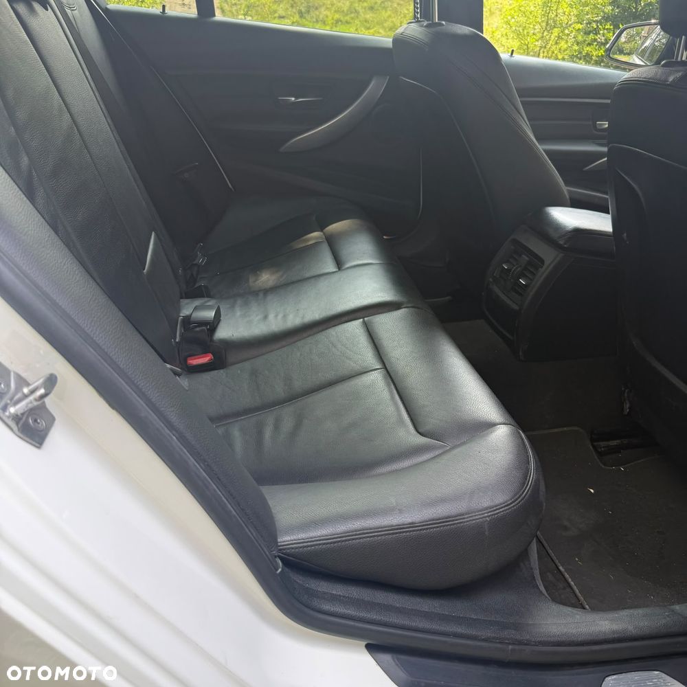 BMW Seria 3 320d xDrive M Sport - 11
