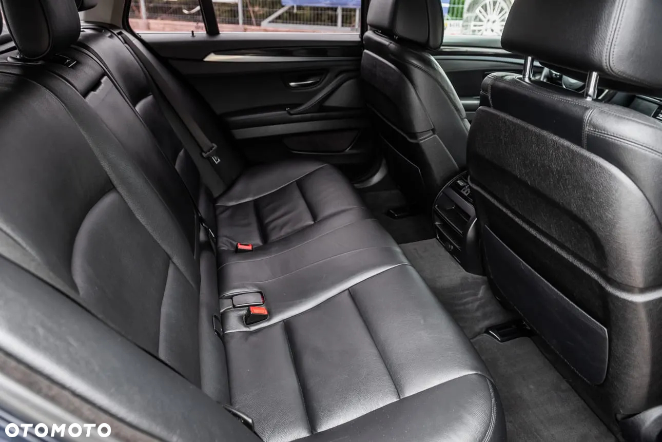 BMW Seria 5 518d - 34