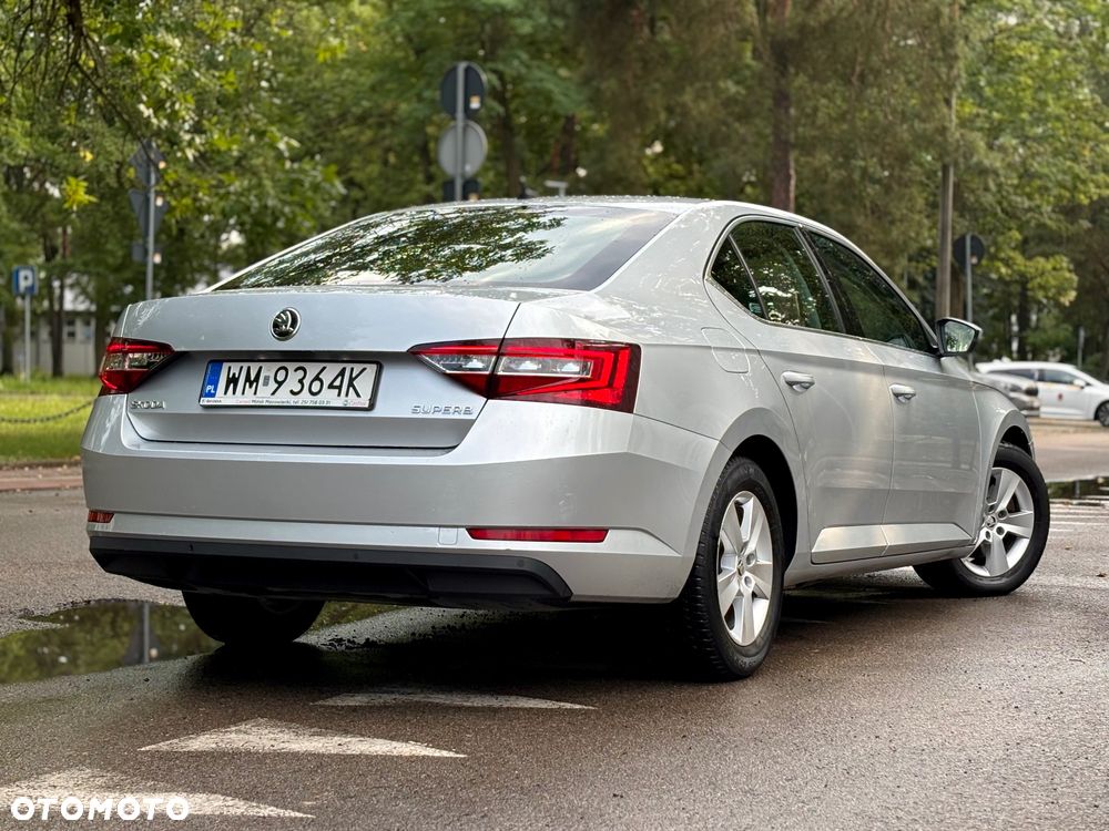 Skoda Superb 2.0 TDI Ambition DSG - 4