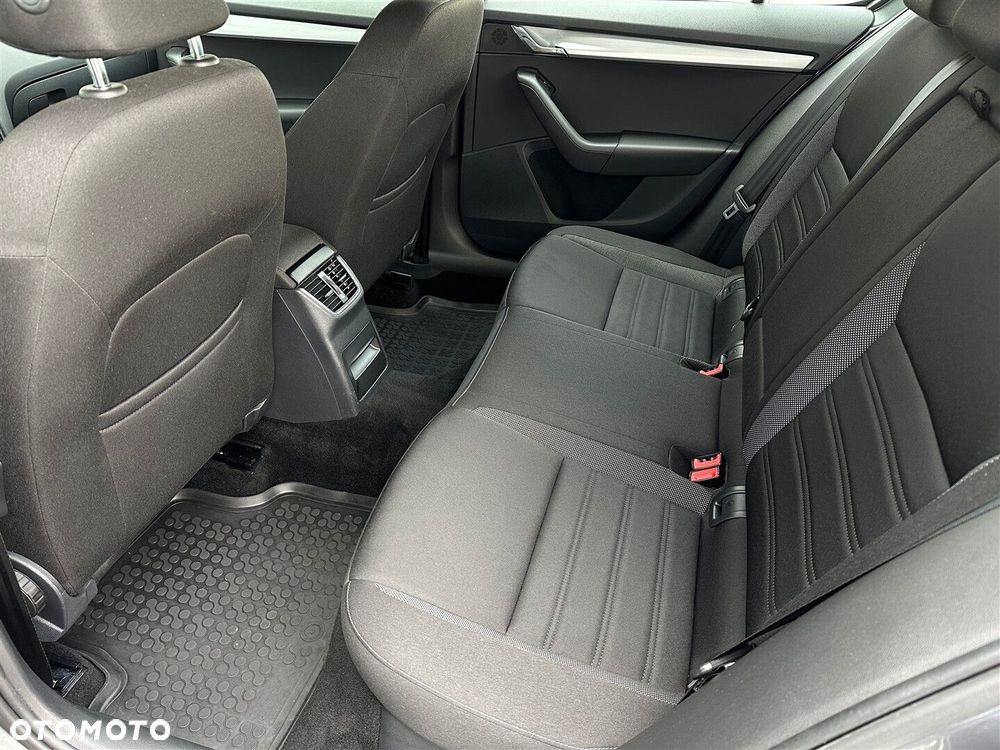Skoda Octavia 1.4 TSI Ambition - 11