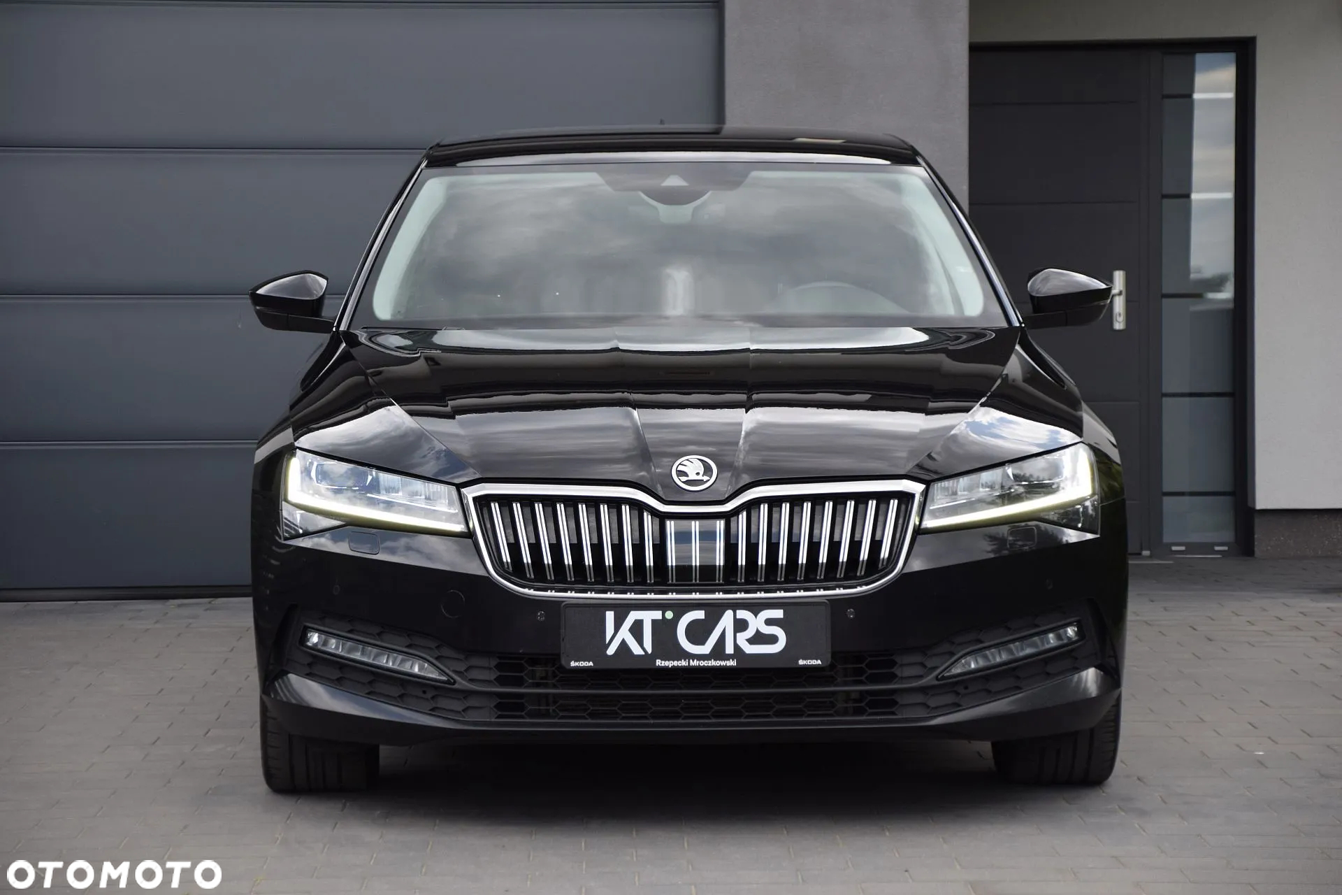 Skoda Superb 2.0 TDI SCR Ambition DSG - 2