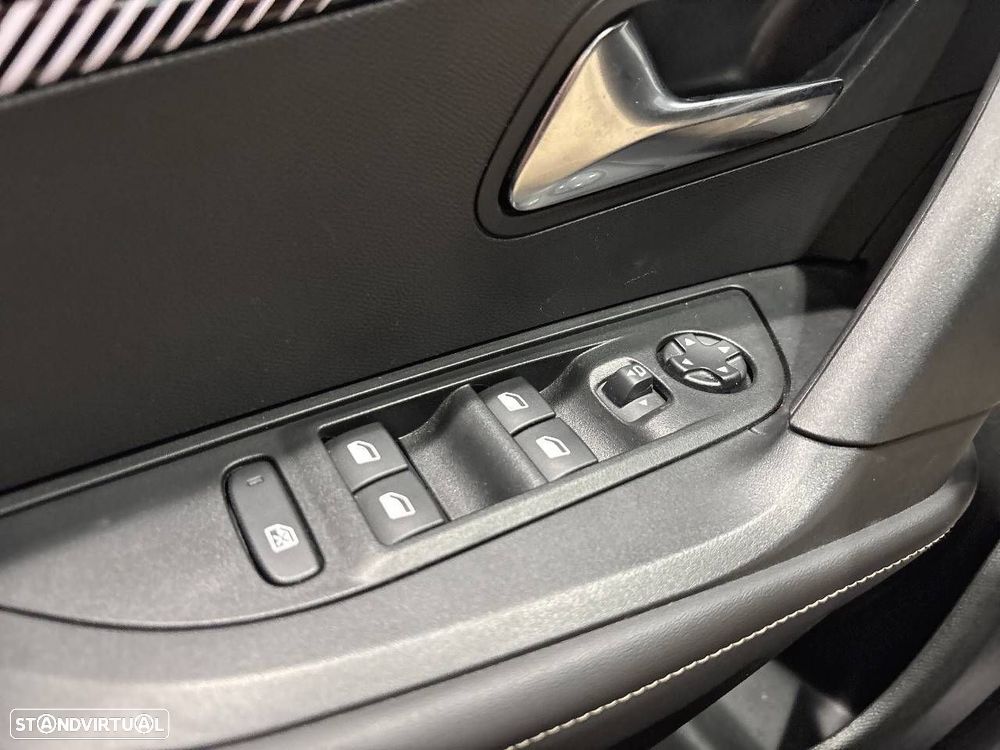 Peugeot 2008 1.2 Hybrid Allure e-DCS6 - 21