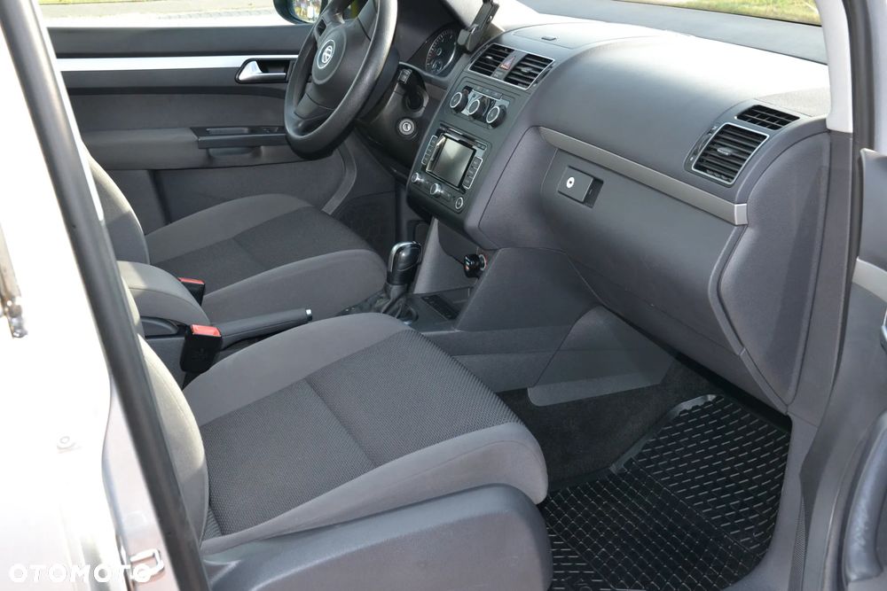 Volkswagen Touran - 8