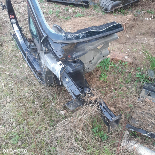 SŁUPEK Z PROGIEM PRZEDNI PRAWY LUB LEWY  FIESTA MK7