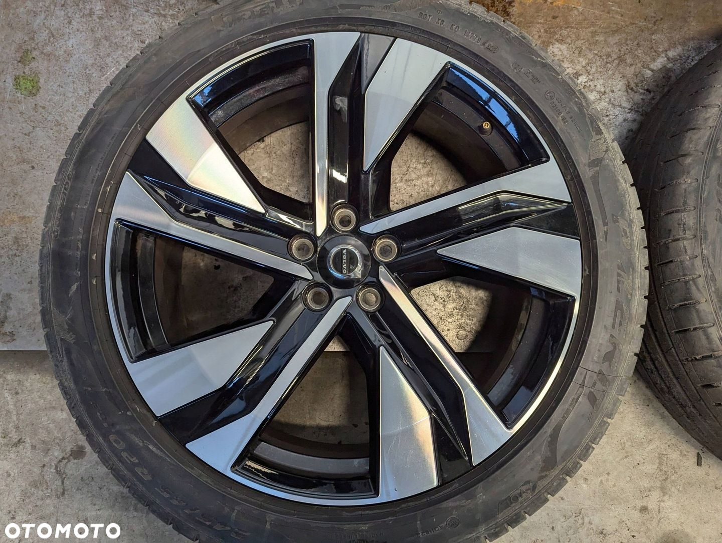 Volvo XC40 2017-2025 Koła felgi aluminiowe 20 cali 245/45/20 5x108 - 2