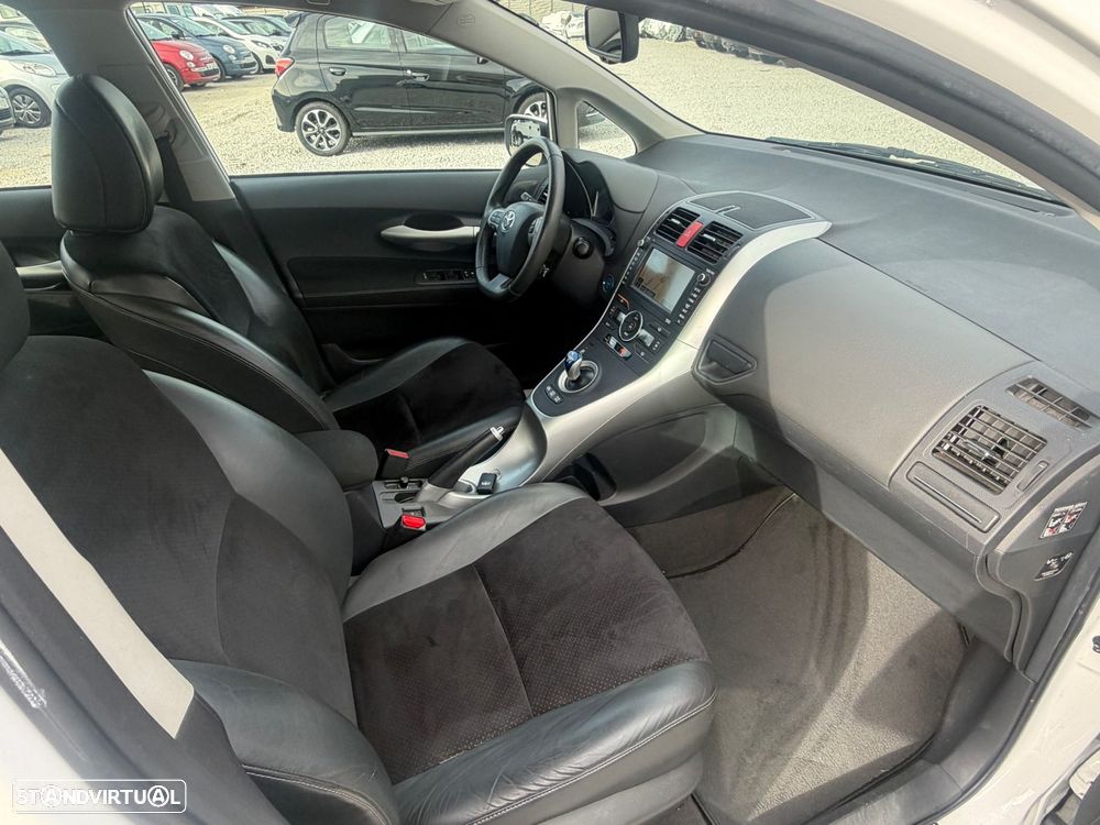 Toyota Auris 1.8 HSD Comfort +P.Sport+Navi - 11