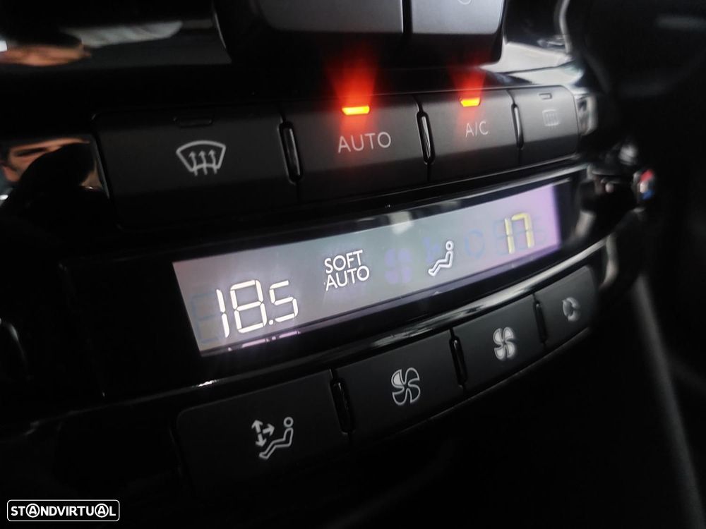 Peugeot 2008 1.2 PureTech Allure - 43