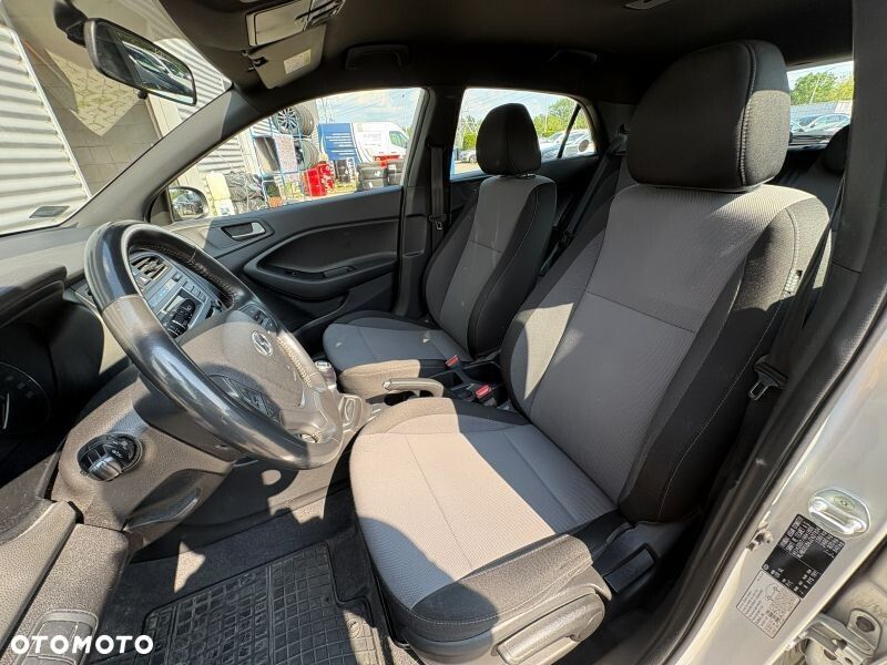 Hyundai i20 1.2 GO - 12