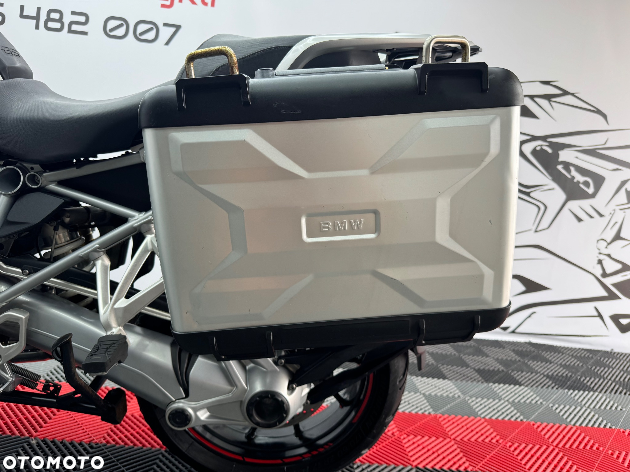 BMW R - 8