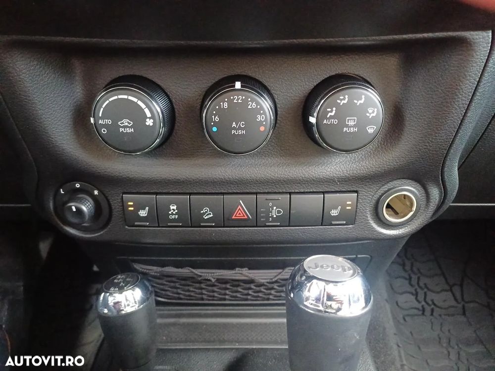 Jeep Wrangler 2.8 CRD AT Sahara - 17