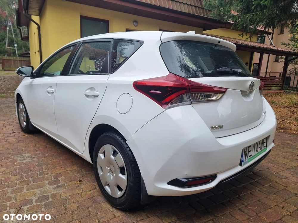 Toyota Auris 2016 photo 2