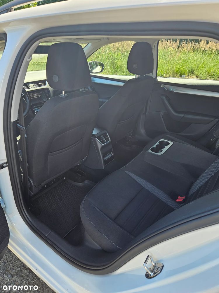 Skoda Octavia 1.6 TDI SCR Business - 9
