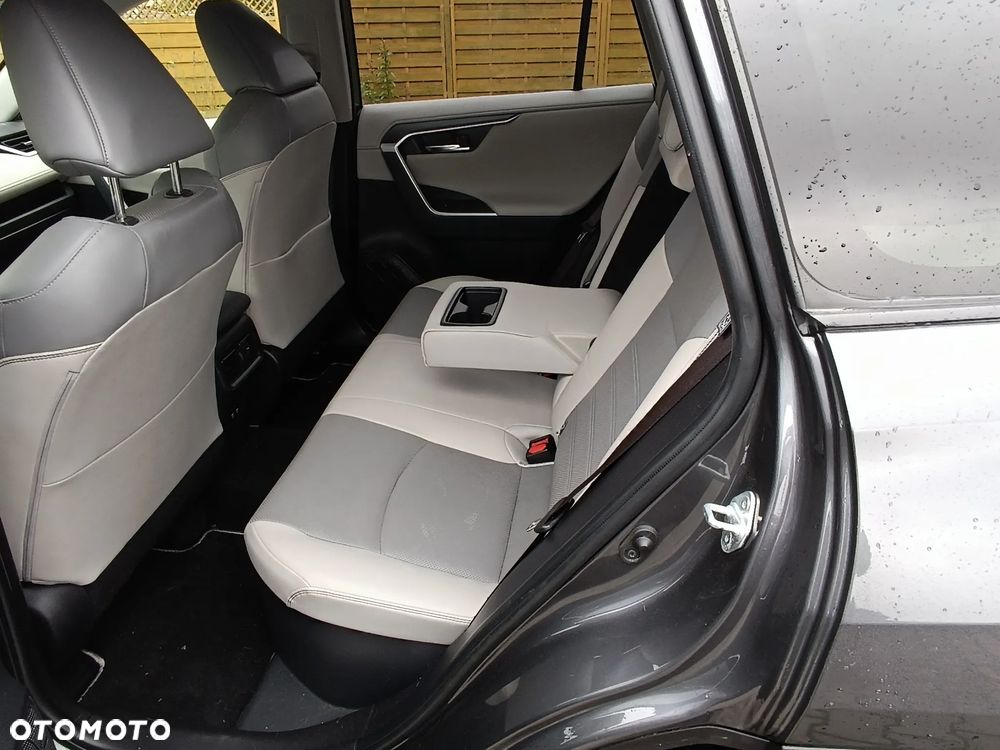 Toyota RAV4 - 8