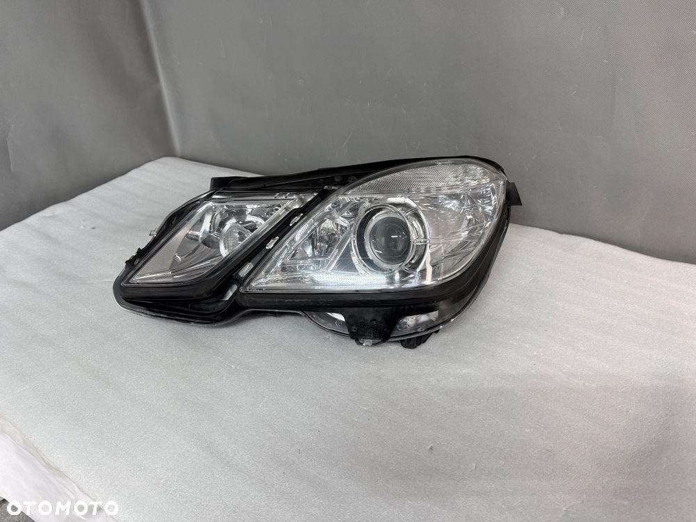 Lampa przednia  lewa Mercedes-Benz E W212 A212 BI XENON ILS skrętny - 2