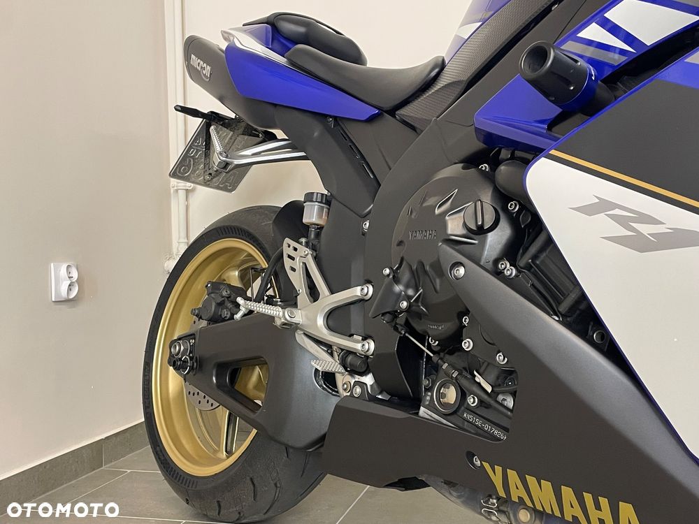 Yamaha R1 - 9