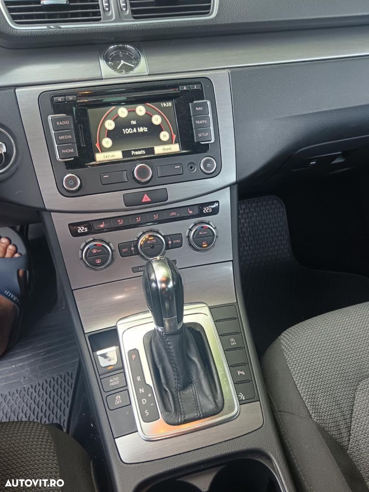 Volkswagen Passat Variant 2.0 TDI BlueMotion Technology DSG Trendline - 4