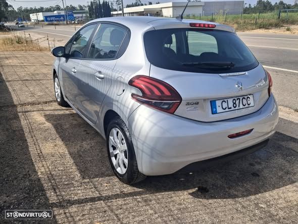 Peugeot 208 1.6 BlueHDi Allure - 4