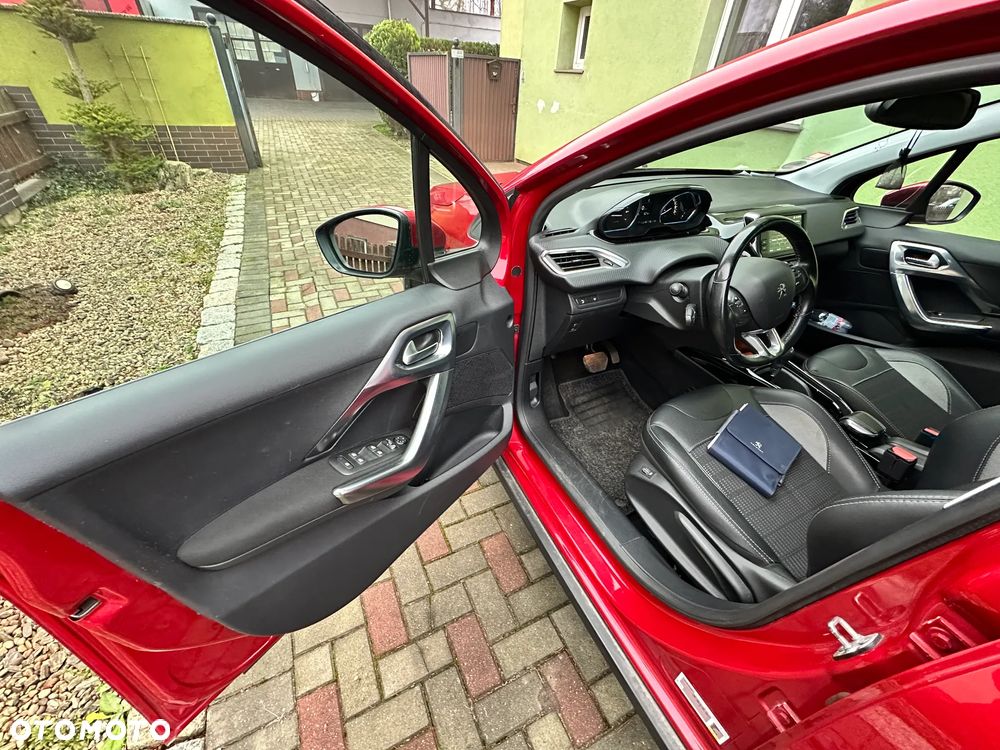 Peugeot 2008 1.2 Pure Tech GPF Allure S&S EAT6 - 11