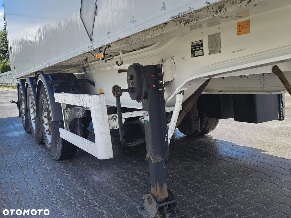 Benalu WYWROTKA 56m3 ALUMINIOWA / OSIE MERCEDES/OŚ PODNOSZONA / DRZWI / SZYBER ZBOŻOWY - 9