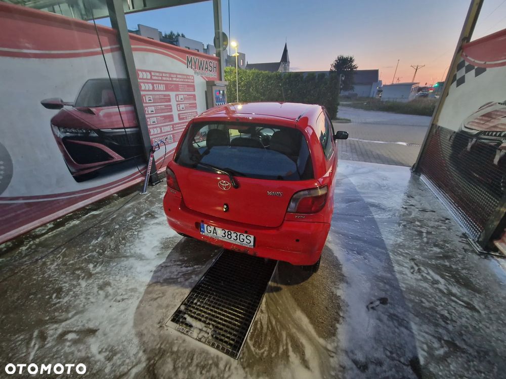 Toyota Yaris 1.0 Base - 4
