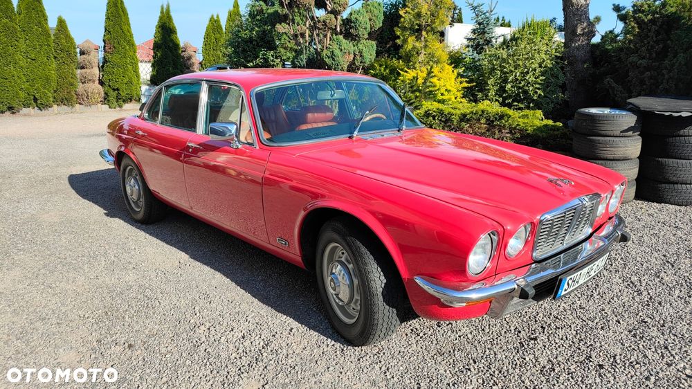 Jaguar XJ - 8
