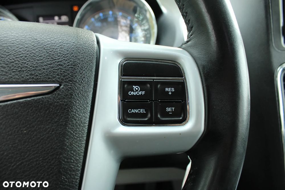 Chrysler Town & Country 3.6 Touring - 28