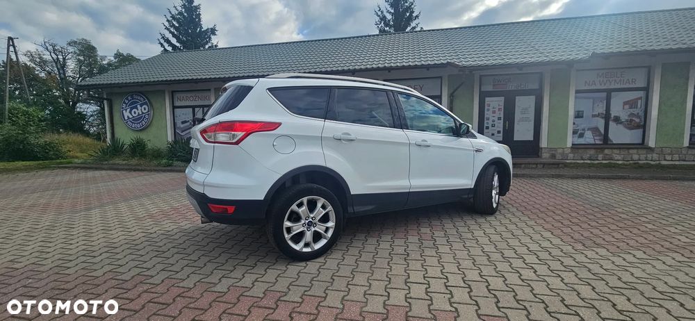 Ford Kuga 2.0 TDCi 2x4 Titanium - 4