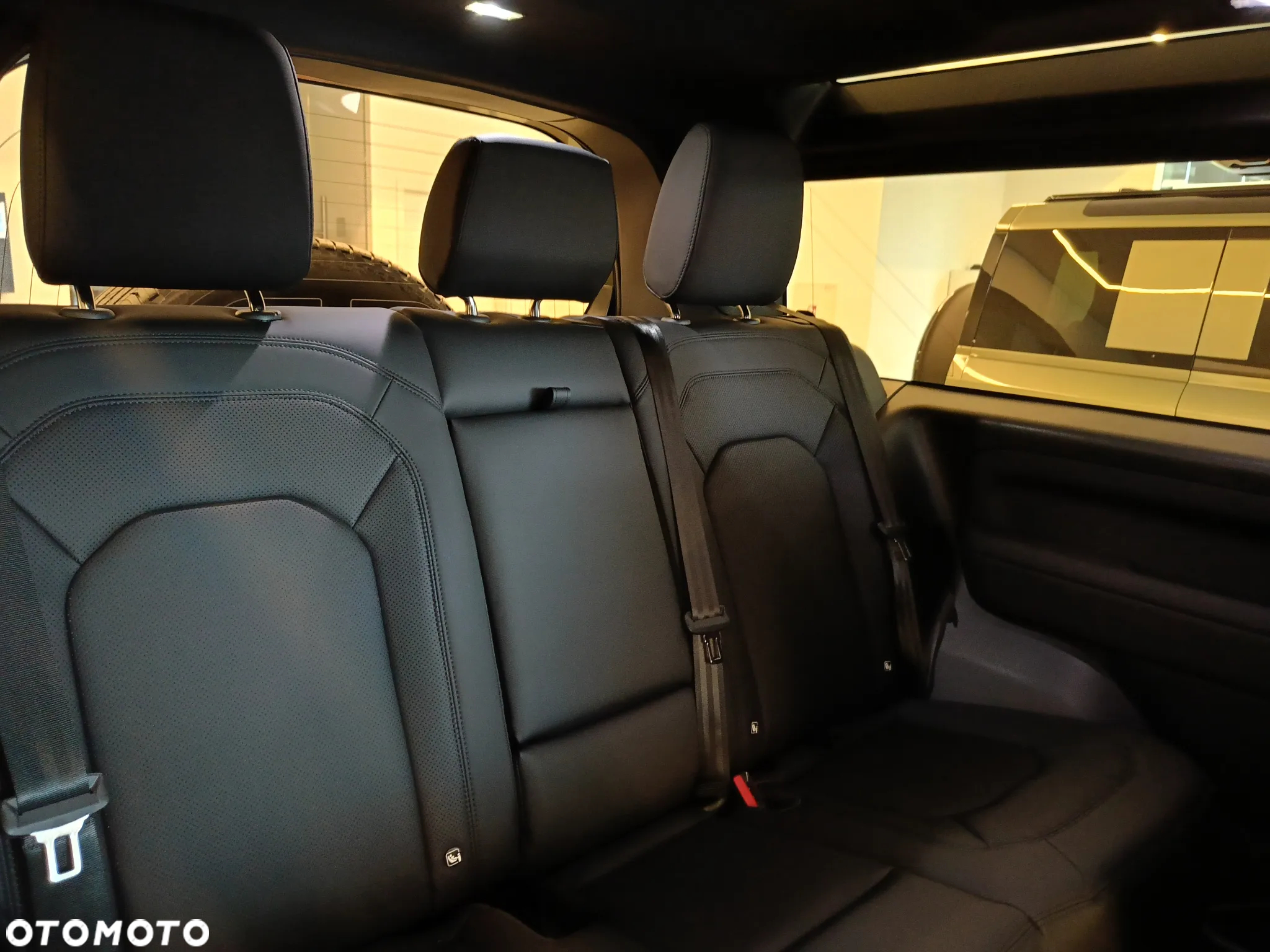 Land Rover Defender - 15