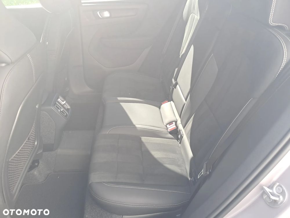 Volvo XC 40 B3 Plus Dark - 17