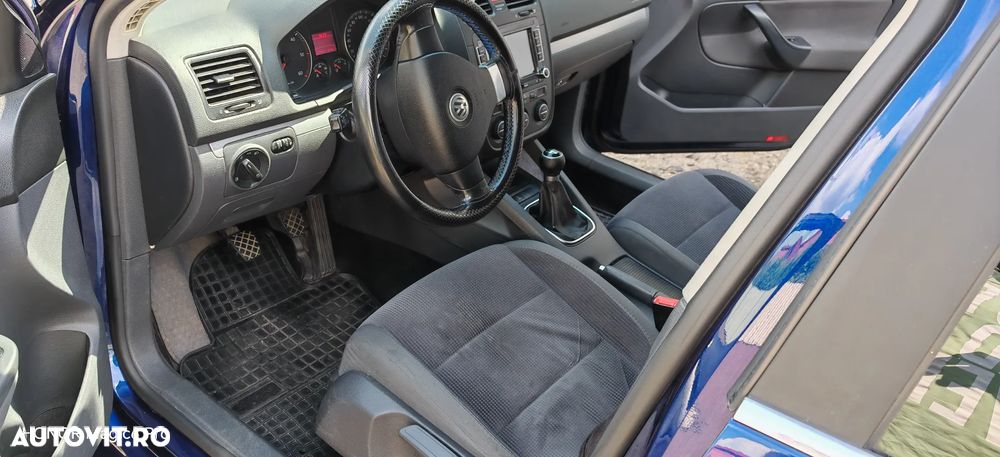 Volkswagen Golf - 8