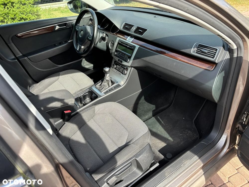Volkswagen Passat Variant 2.0 TDI BlueMotion Technology Comfortline - 23