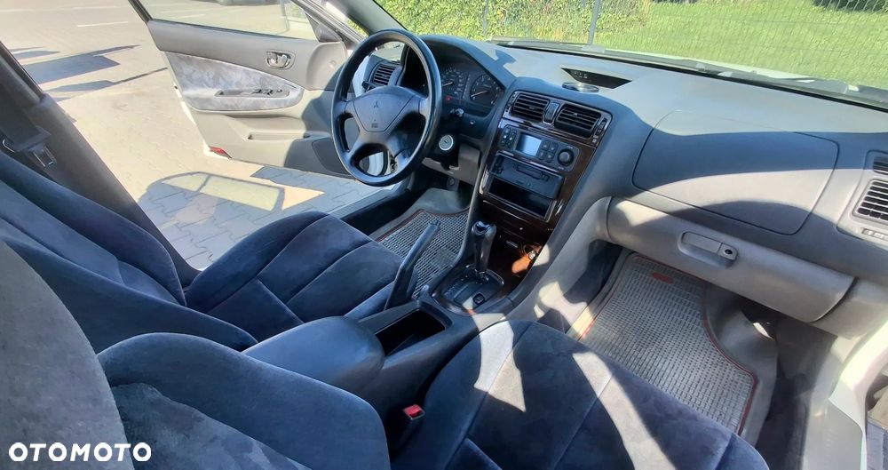 Mitsubishi Galant - 8