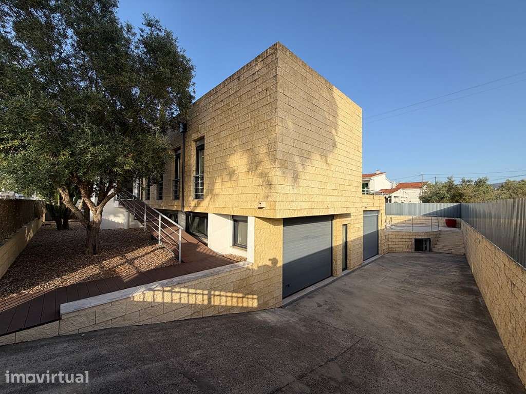 Moradia a venda em Azeitão, T5 com Piscina, Cave e Garagem em Vila ... - Grande imagem: 2/48