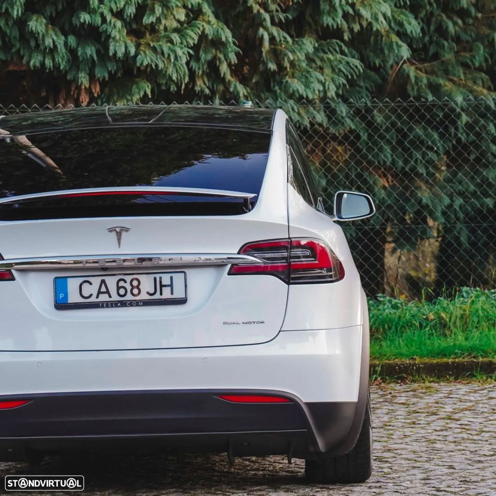 Tesla Model X - 36