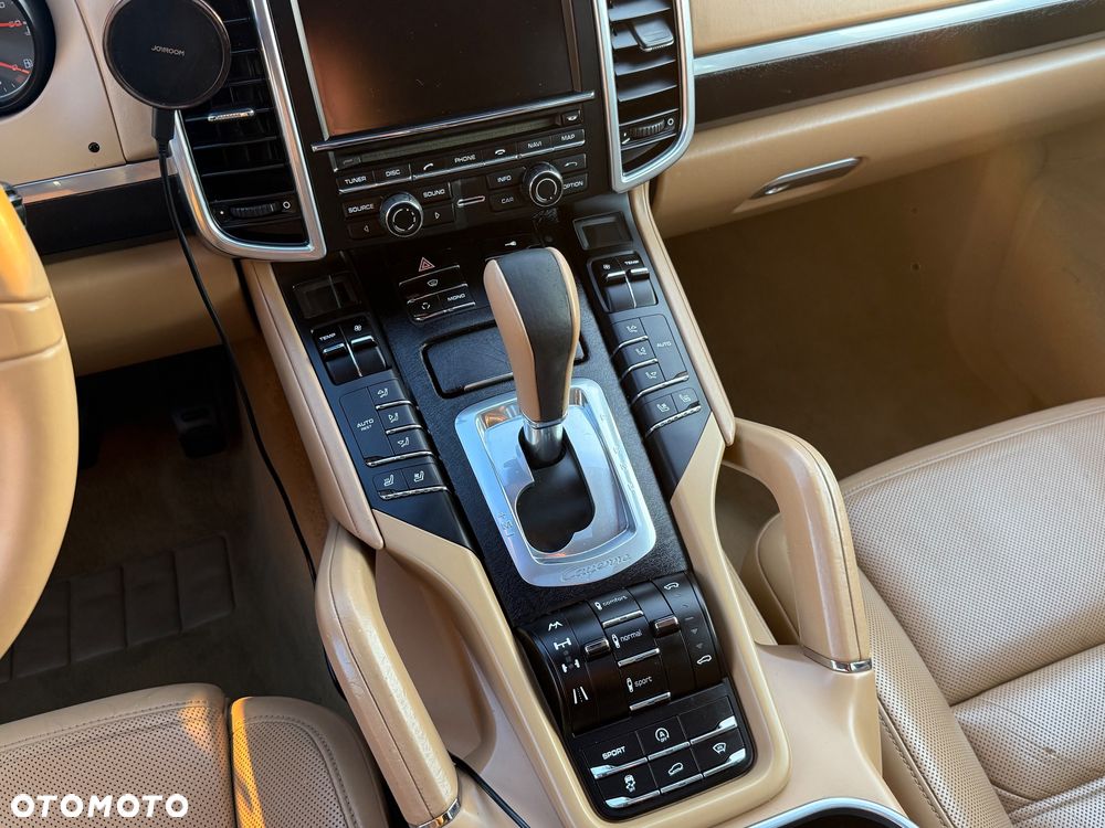Porsche Cayenne - 34
