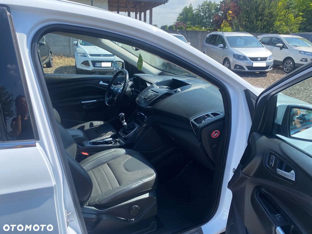 Ford Kuga 1.5 EcoBoost 2x4 Titanium - 18