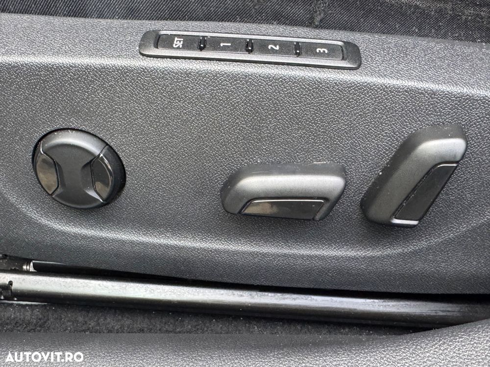 Skoda Octavia Combi 2.0 TDI DSG First Edition - 24