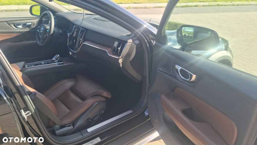 Volvo V60 Cross Country - 11