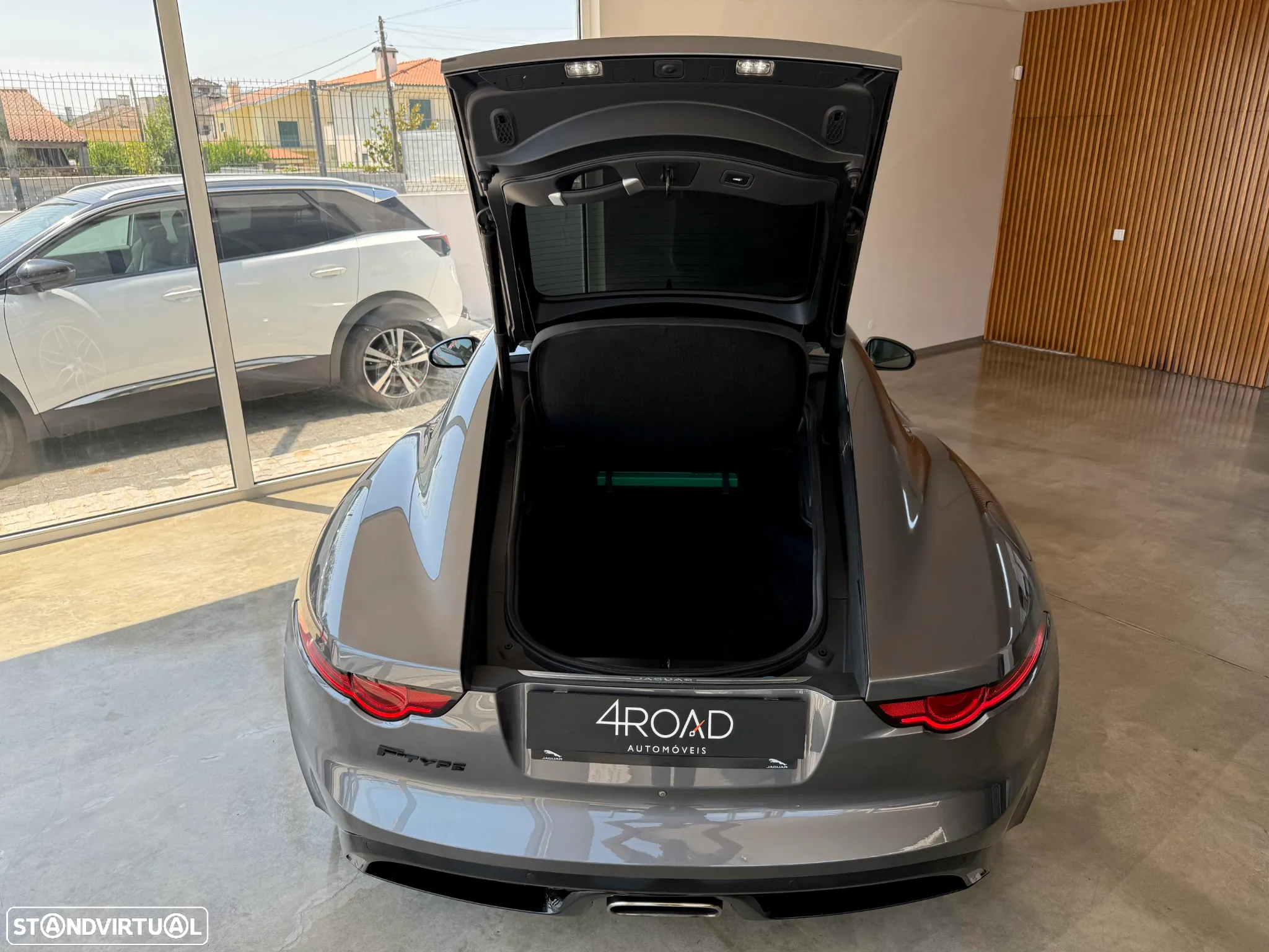 Jaguar F-Type 2.0 i4 R-Dynamic Black - 57