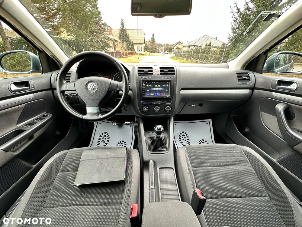 Volkswagen Golf 1.6 Comfortline - 23