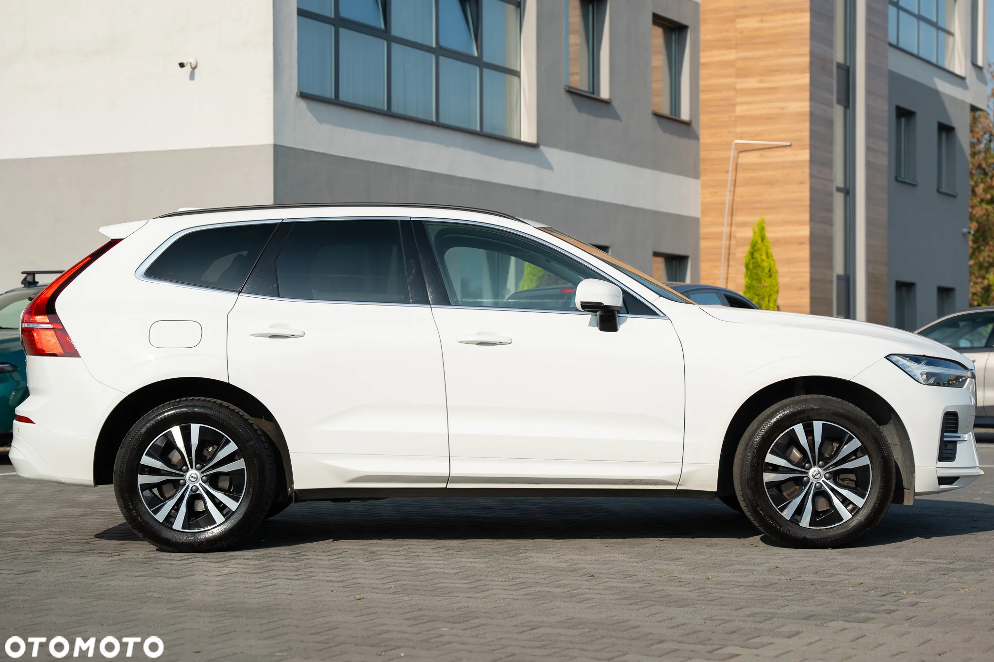 Volvo XC 60 B4 D AWD Geartronic Momentum Pro - 16