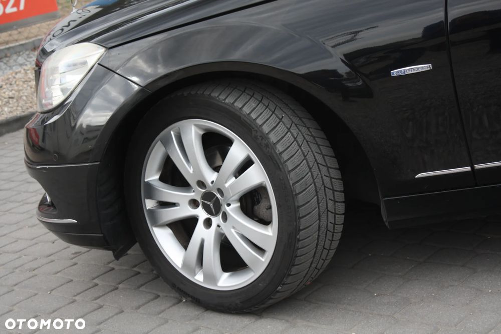 Mercedes-Benz Klasa C 180 CGI BlueEFFICIENCY Avantgarde - 12