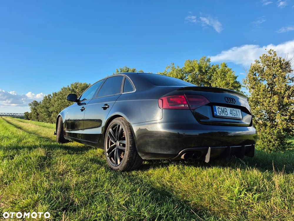 Audi A4 Limousine - 6